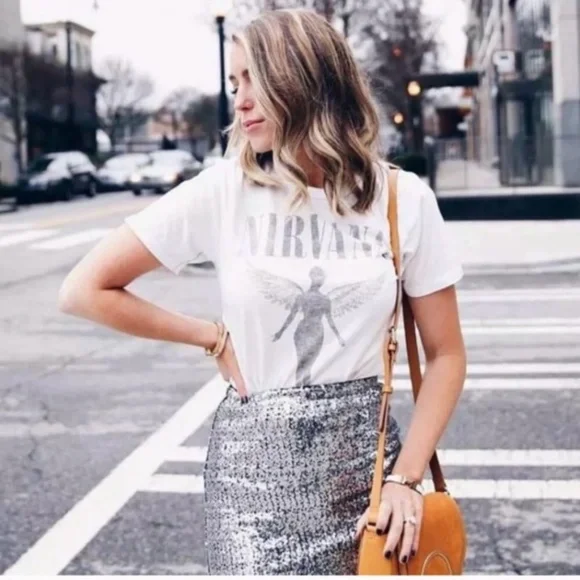 SOLD OUT White Nirvana Vintage Concert Band Graphic Tee T-Shirt Top Shirt - Picture 3 of 7